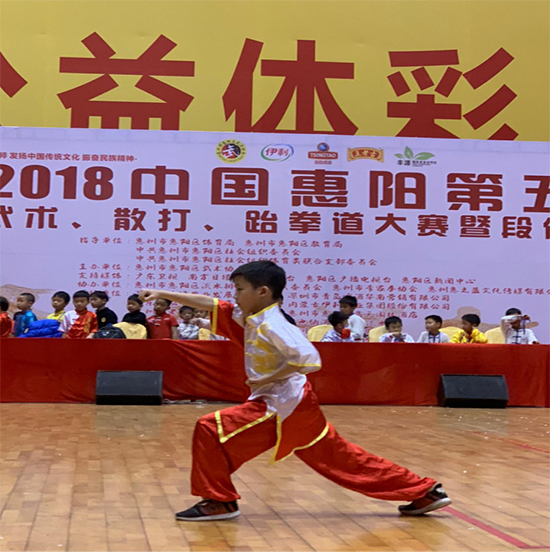 江南战狼队对阵江畔朱雀队，跆拳道公开赛险胜，内线统治篮板——门前嗅觉决定胜负(南京市跆拳道运动队)