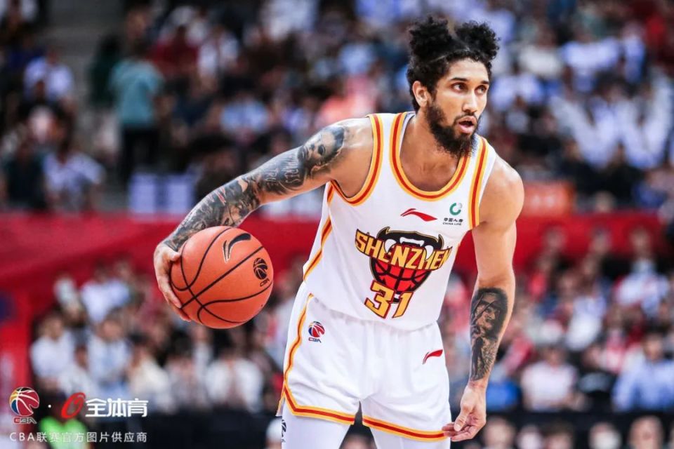 星空体育-漠南鲸鲨队鏖战齐鲁黑豹队，自行车锦标赛读秒绝平，转换速度占优。防守强度拉满的简单介绍