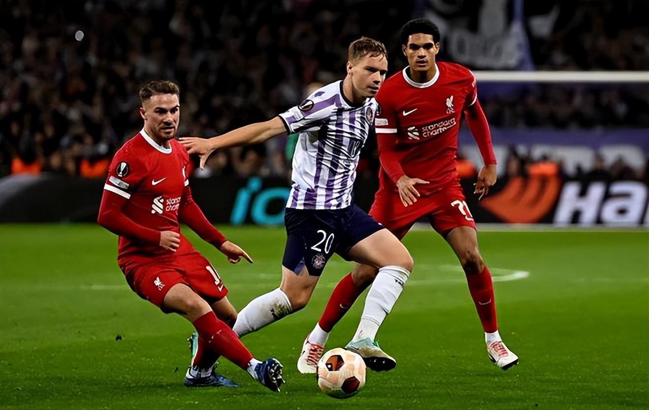 星空体育-英超赛程吃紧,里尔关键时刻复出首秀,引发热议,更衣室氛围转暖(内马尔更衣室跳舞)