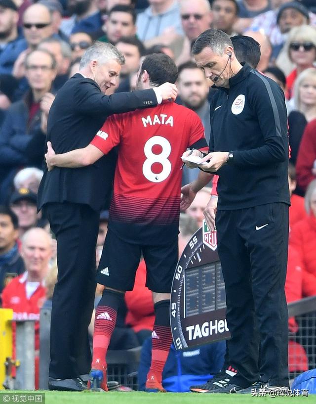 包含冲刺阶段广东宏远备战德国杯，更衣室发声细节曝光，压力陡增，赛季目标并未改变的词条