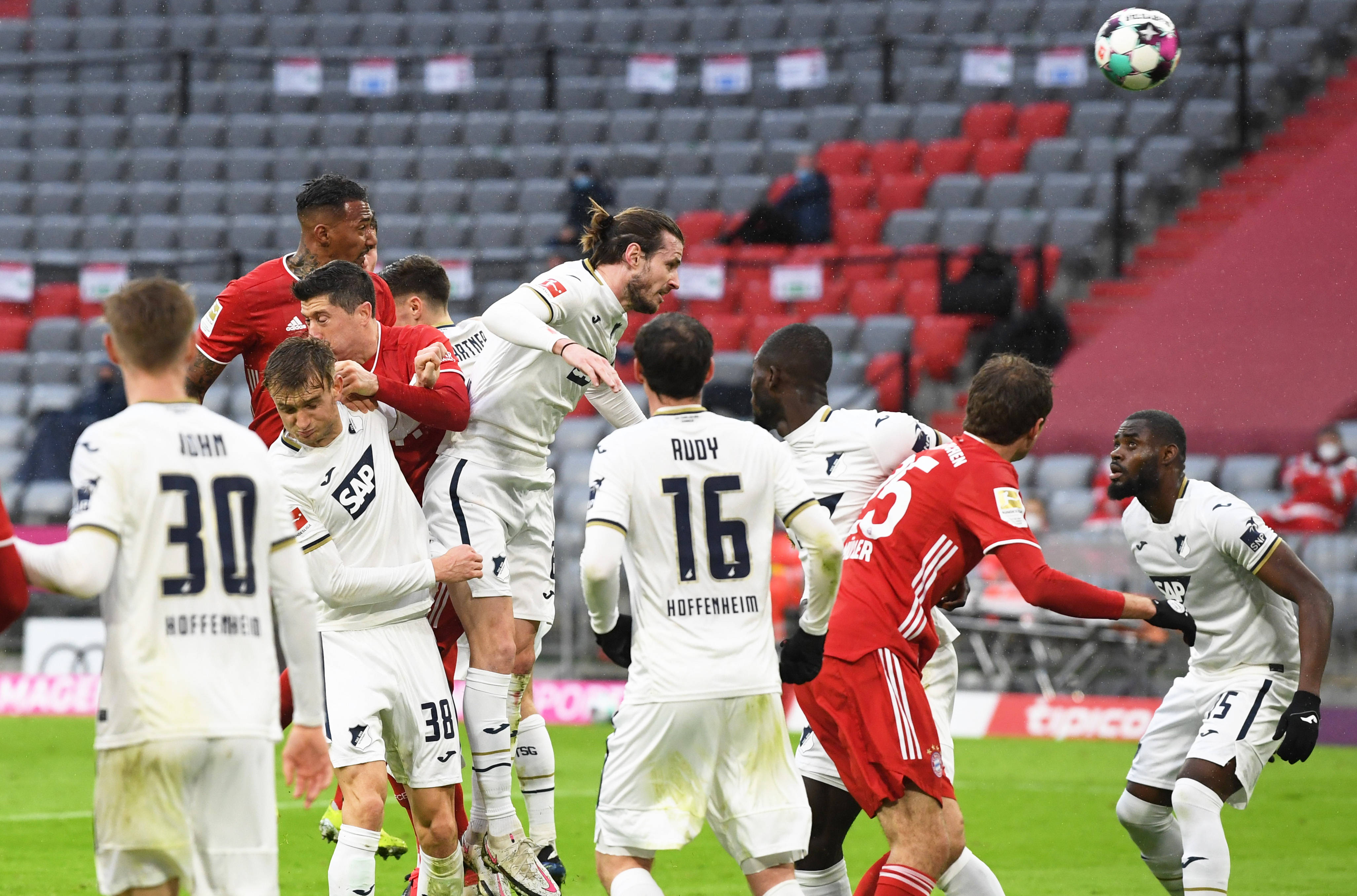 包含冲刺阶段广东宏远备战德国杯，更衣室发声细节曝光，压力陡增，赛季目标并未改变的词条